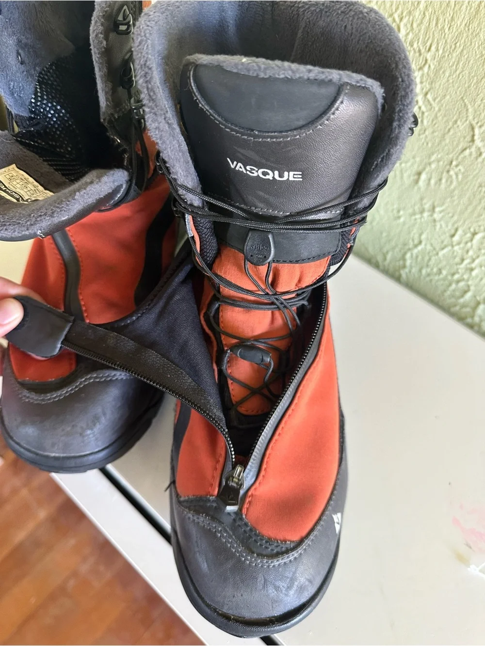 Vasque Arrowhead snow boots hiking orange men’s 9.5